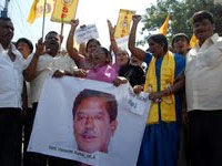 Telugu Mahila tell Vatti to 'make up' with an apology