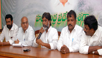 Apologise to Geetha for attack: Bhatti to Harish Rao