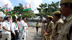 Yuva Rajyam demands filling up of vacant govt posts, protests