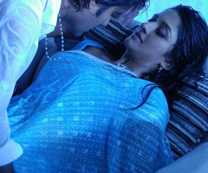 Sexy Vimala open waiting for two Flop heroes | cinejosh.com
