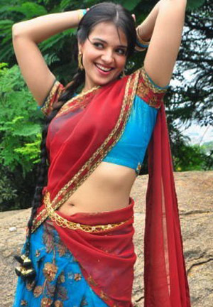 Hot Saloni becomes 'Telugu Ammayi' | cinejosh.com