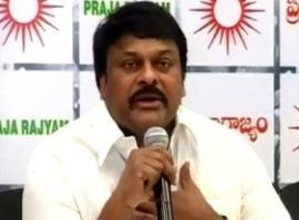 Chiru urges CM to come to weavers' aid