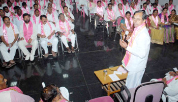 KCR predicts midterm polls, says Central, state govts will collapse