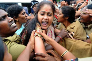 Vijayashanti tries to enter OU campus, arrested