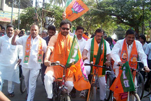BJP's bicycle rally against petrol price hike stopped, activists held