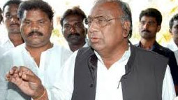 Jagan making efforts to rejoin Congress: VH