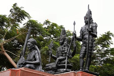 Statues along Tank Bund damaged, thrown in lake