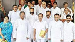 Development of AP will suffer if bifurcated: Seemandhra MPs