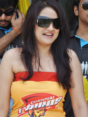 Sexy jobless heroines on job @ CCL