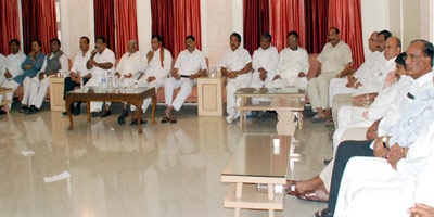 Telangana Congress leaders differ on heading to New Delhi