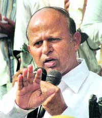 Devender holds PM, Sonia responsible for Yadireddy's suicide