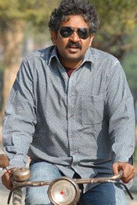Power Star Fans shaking Rajamouli