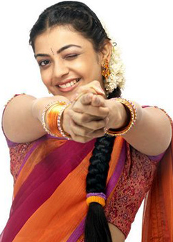 Kajal Catches the Shruthi's Throw!