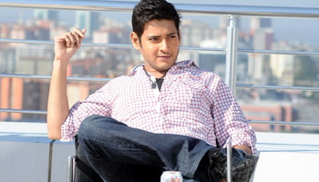 Mahesh Babu hits Two Sixes at One Ball!