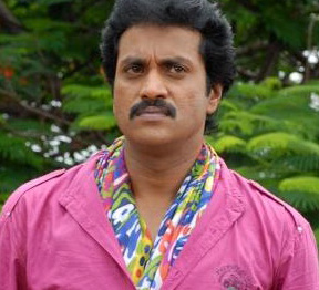 Sunil in trouble with 'Poola Rangadu'