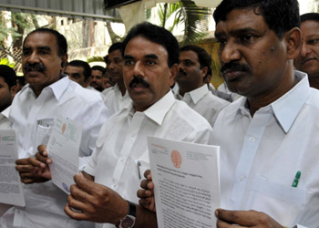 Rebel MLAs to attend session, till disqualified