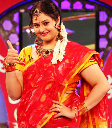 Buxom Aunty to give a 'Kick' on TV