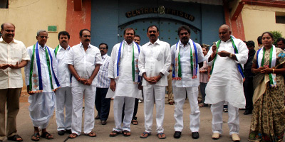 Newly elected MLAs meet Jagan at Chanchalguda Jail