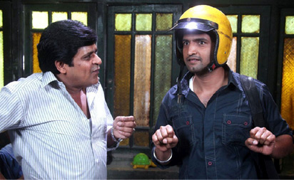 Ali gets new friend at 'Delhi Belly'