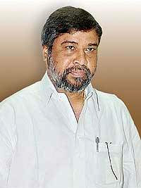 Dy CM meets Shinde; avoids discussing Telangana issue