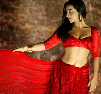 Sexy Lady Picks Rs.5 Cr for a Sari