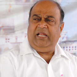 Nagam slams Shinde for linking Telangana with naxals