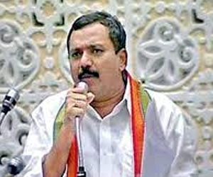 Gandra criticises Naidu for making too many promises