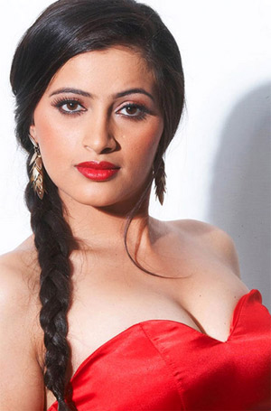 Aunty Hulchul with Hot Photos