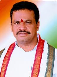 Komatireddy lashes out at T-ministers