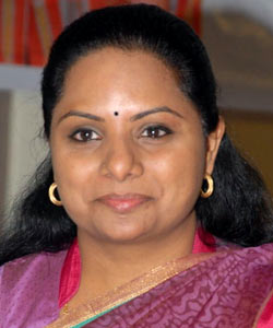 Kavitha backs dubbing artistes