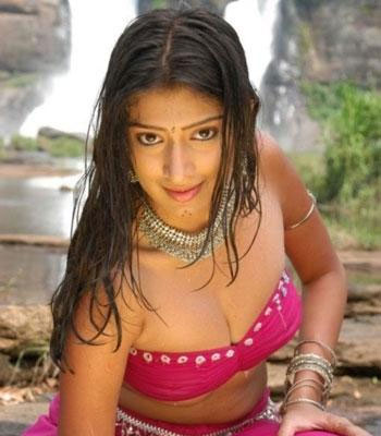 Balayya's Heroine Special for Ravi Teja!