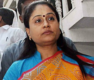 Vijayashanti meets CM
