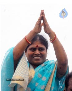 Vijayamma accuses State of neglecting Jalayagnam