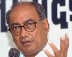 Digvijay Singh submits T-report to Sonia