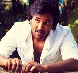 Manchu Vishnu Ready with Dashing Entry