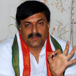 Ponguleti slams KCR for not thanking Sonia