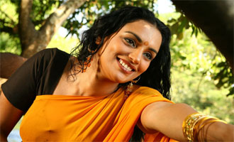 Heroine Shwetha Menon Molested