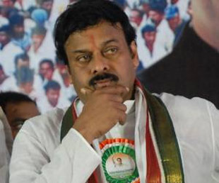 Chiranjeevi meets Sonia, seek UT status for Hyderabad