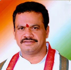 Komatireddy accuses CM of ignoring Telangana
