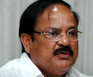Venkaiah accuses Congress of insulting Telugu people