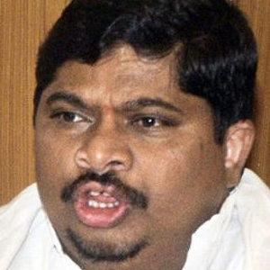 Ponnam threatens to file case against Pawan