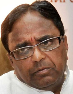 Ponnala accuses KCR of making false promises