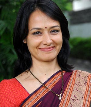 Amala Akkineni Follows Nag