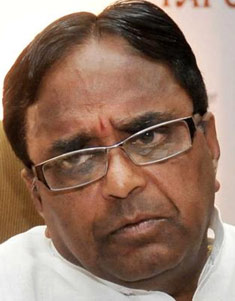 TRS Govt harassing Congress workers: Ponnala