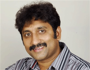 Can Srinu Vaitla Give Industry Hit to Cherry?