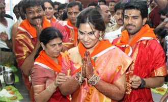 Ramcharan Is With Mom Surekha
