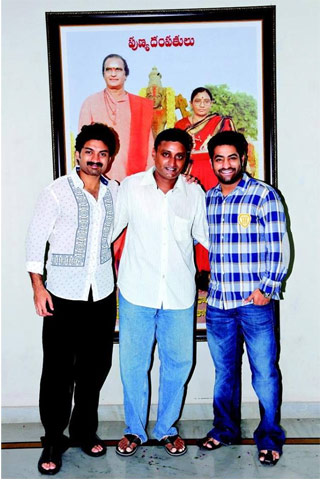 Janakiram, Kalyan Ram n NTR's Rare Pic