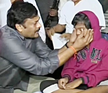 Chiranjeevi Fulfills the Wish of Cancer Patient!