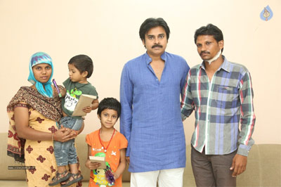 Pawan's Nice Gesture on Injured Fan