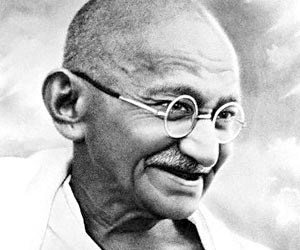 Governor, CM pays tributes to Mahatma Gandhi